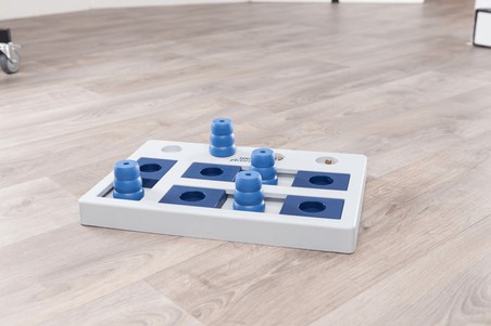 Игрушка для собак Trixie Dog Activity Chess "Шахматы" интерактивная, развивающая, пластик, 40*10*24 см