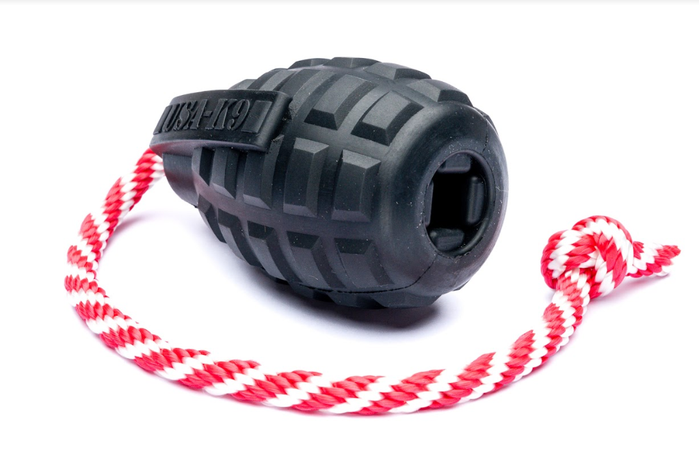 SodaPup Magnum Grenade Reward Toy Black Іграшка граната на мотузку для собак, чорна