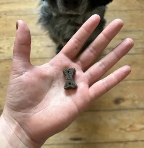 Beco Pets Печиво для собак (шоколад з керобом, ромашкою та кіноа)